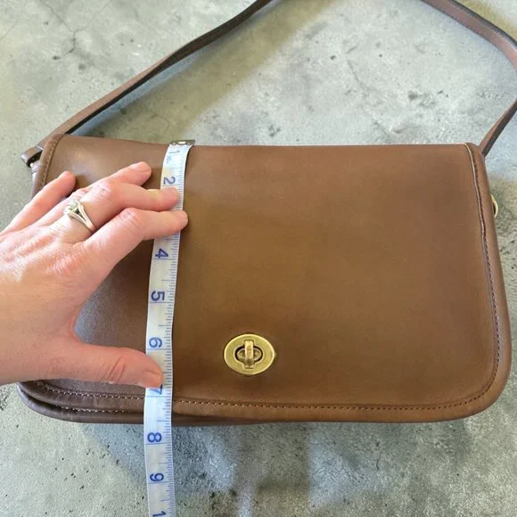 Vintage Coach 2325 British Tan NYC Glove Tanned Leather Turnlock Flap Bag USA